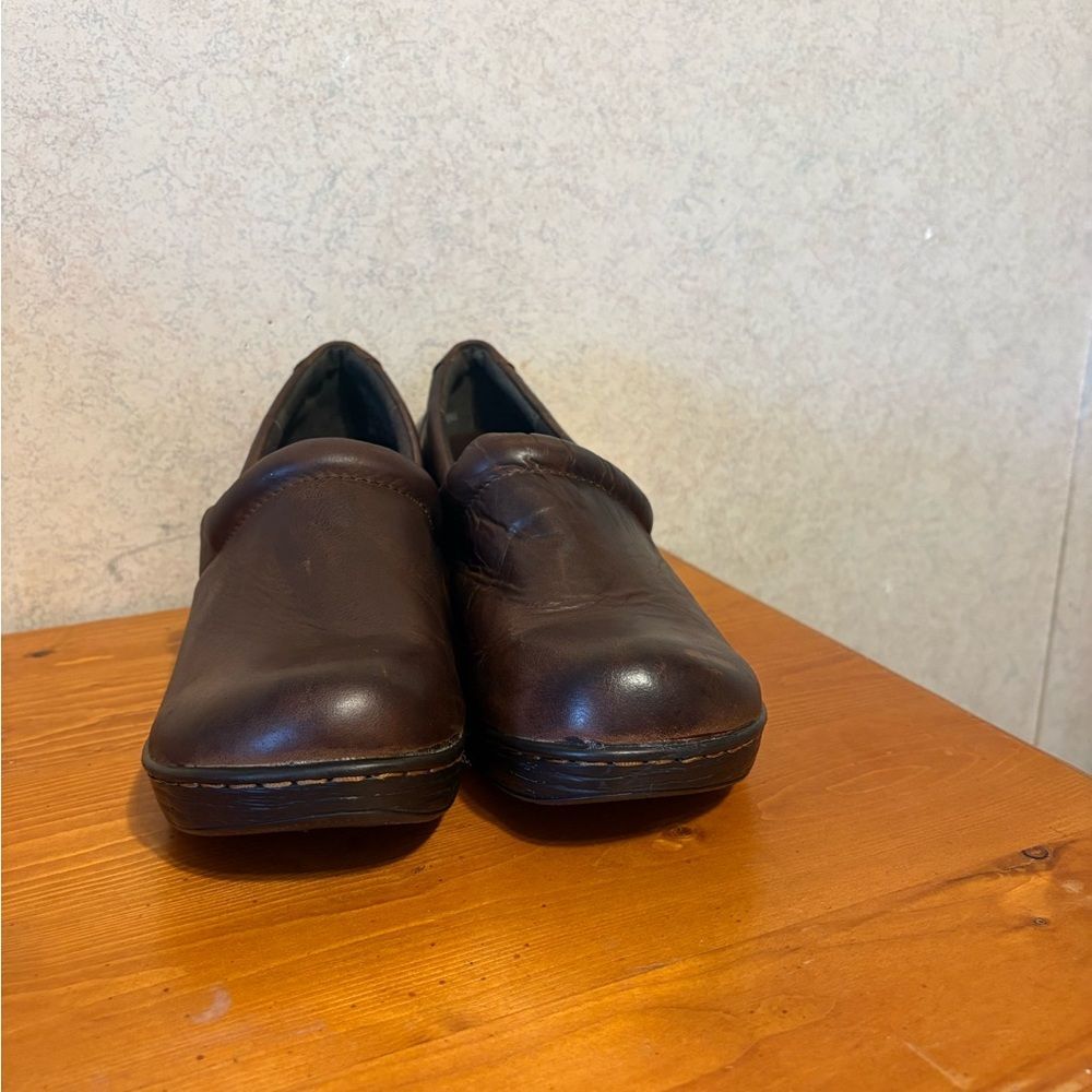 B.O.C. By Born Brown Leather Women's Peggy Clogs Size 10 - Picture 2 of 9